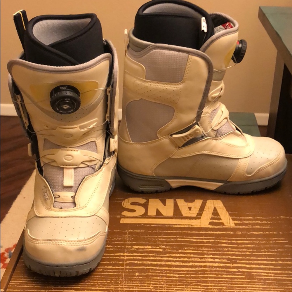 Vans Women’s Encore Snowboarding Boots Size 8